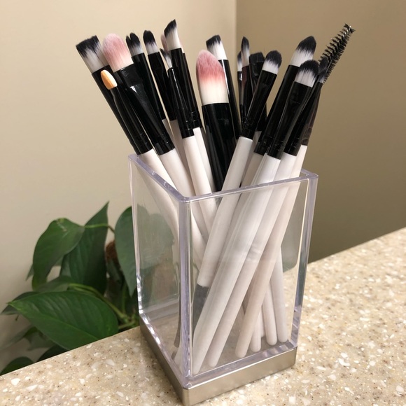 White Makeup Brush Set 20 Pcs - Picture 2 of 5
